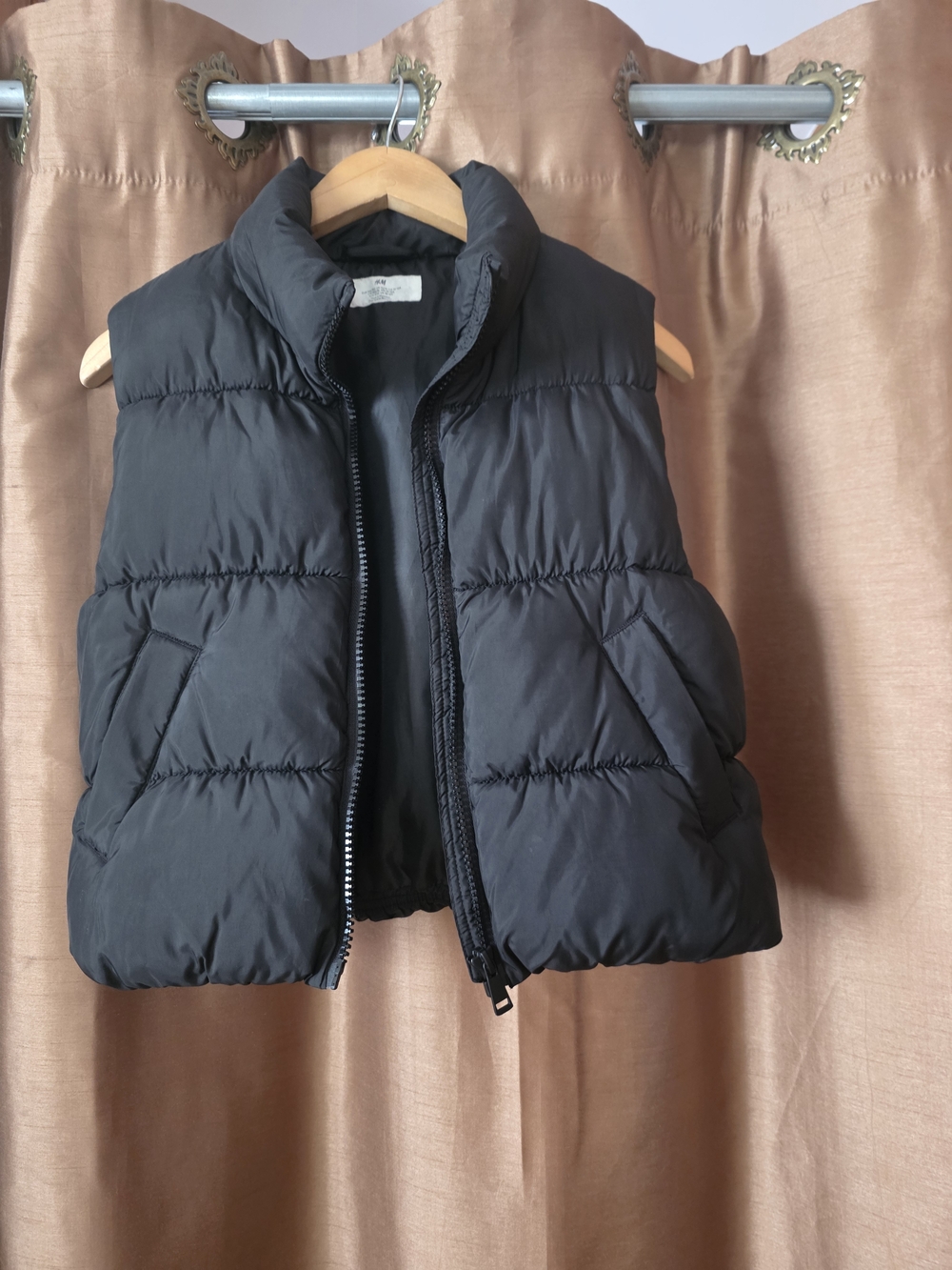 H&M Black Puffer Vest Interior Label Detail